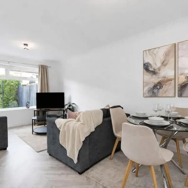 Contractor & Family Friendly House - Sleeps 8 - FREE Parking and Fast Wi-Fi، فندق في Uphall