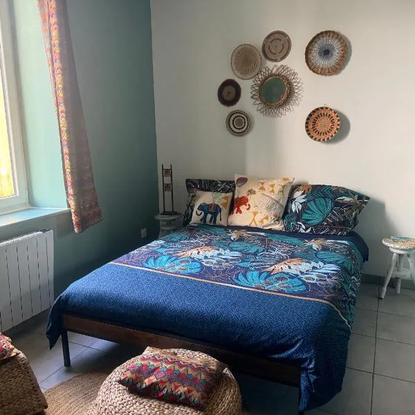 Chambre bohème avec salle de bain privée et vue jardin Campagne bordelaise, hotel em Villenave-de-Rions