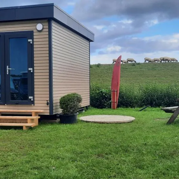 다메에 위치한 호텔 Surf Shack 2 - Zimmer mit Gemeinschaftsbad, Blick auf den Deich, Gemeinschaftsgarten und WLAN, 200m zum Strand, Parkplatz, Promenade in 10 Minuten erreichbar