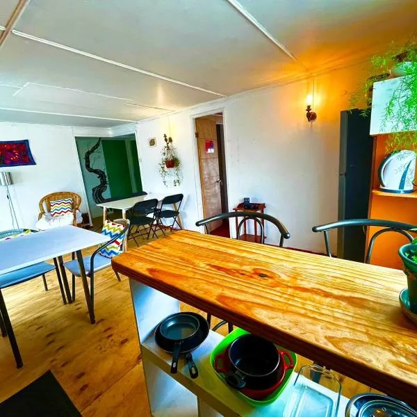 Fungi Hostal, hotel u gradu Koiaike