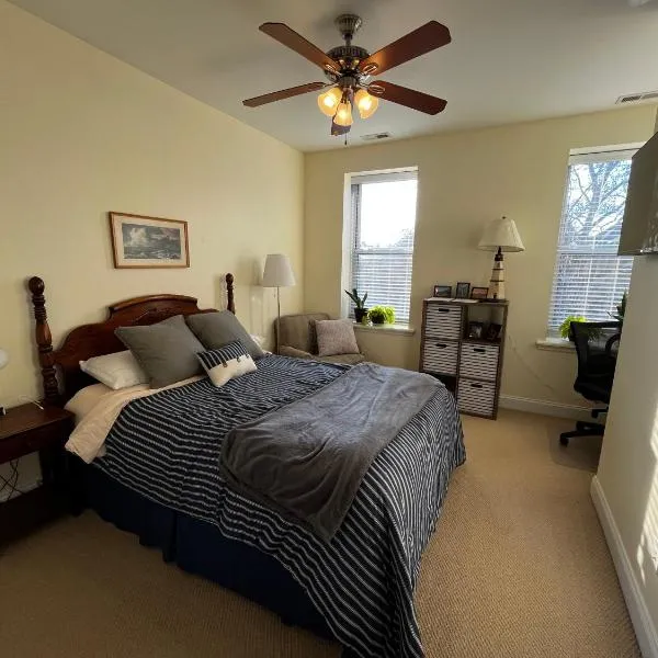 Fox Park Gem Cozy Room with Premium Bedding & Desk, hotel Saint Louisban