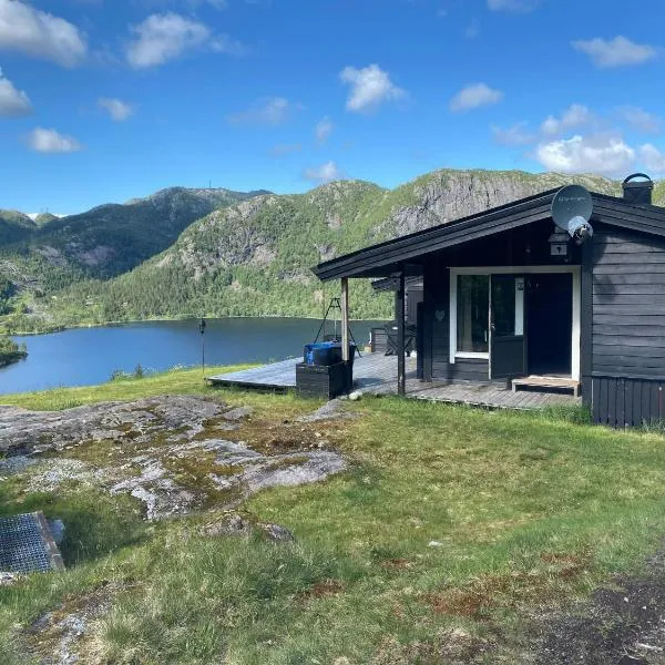 Mountain Cabin With Magical View And Tranquil Lake, hotel v destinaci Matre