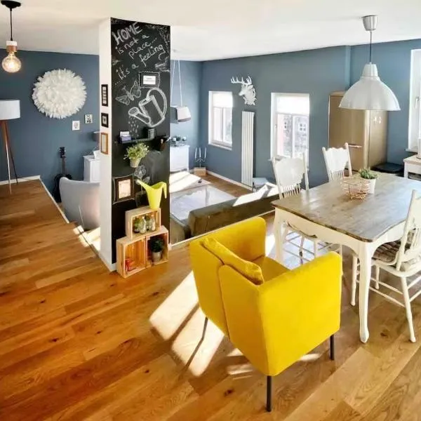 Stylish and cosy apartment in a cultural monument – hotel w mieście Friedrichsdorf
