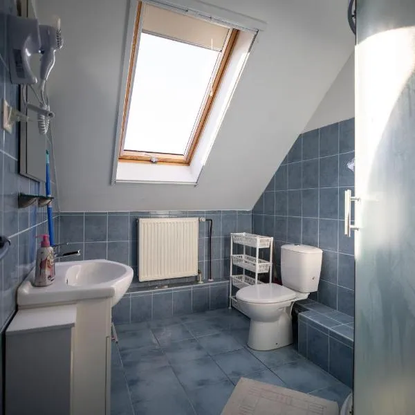 Cserkút에 위치한 호텔 Czanadomb apartman