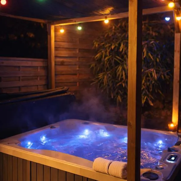 Le Patio Bleu โรงแรมในลา โคร