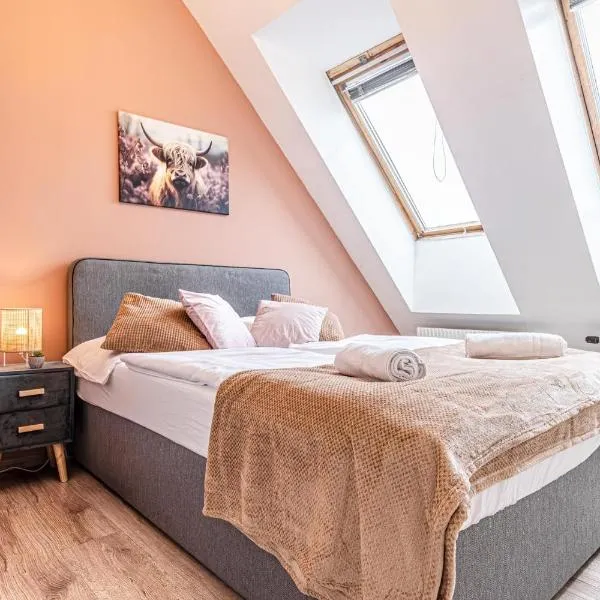 10-Min Walk to Hauptbahnhof, Cozy Private Rooms with AC, TV & WIFI, Hotel in Wien
