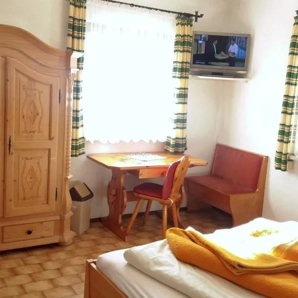 Alpenwelt Tannheimer Tal - App 1 - Farbennest mit Frühstück Teeküche inkl Sommerbergbahnen, hotell i Kienzerle