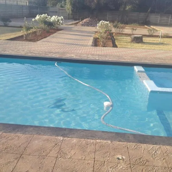 Self catering apartment, хотел в Вереенигинг