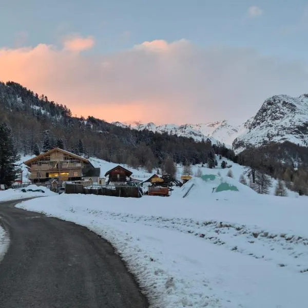 Alpines Ferienhaus auf 2000m, hotelli kohteessa Maso Corto