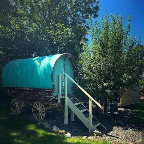 Gypsy bow top caravan, hotel v mestu Llangrannog