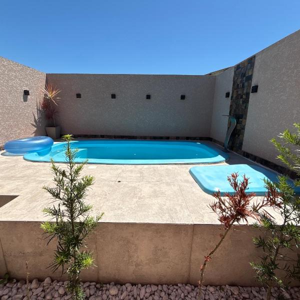Casa com piscina a 370 metros do mar - Foto 4