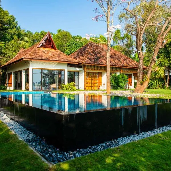 StayVista at Cheppanam House with Infinity Pool - Kochi, hotelli Kochissa