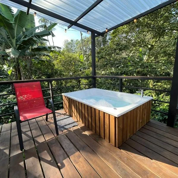 Cabaña tipo glamping en finca cafetera con zonas verdes, avistamiento de aves, paisaje cafetero, hotel en San Francisco