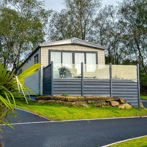 Hobbit - House Of The Owl - Luxury Lodge, hotel em Longridge