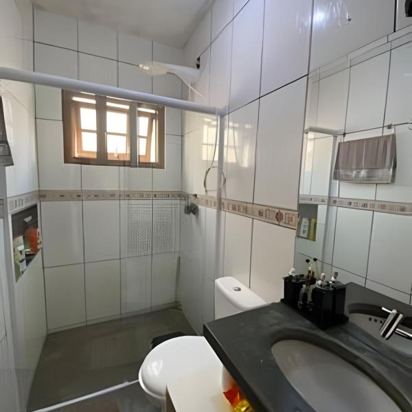 Casa Completa • Praia e Centro a Pé - Foto 3