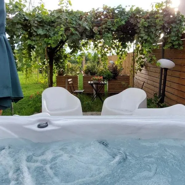 Home Nature and Relax، فندق في Monte del Lago