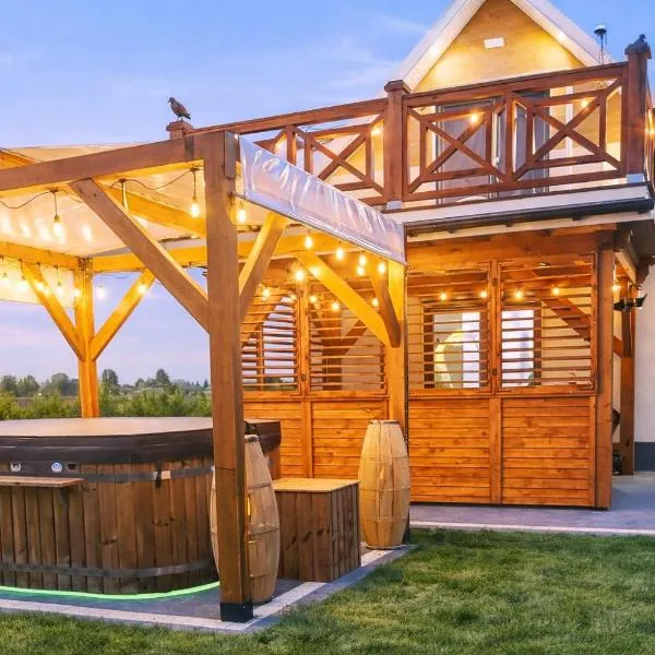 Domek NIVA z Jacuzzi i Widokiem na Zalew, hotel v mestu Nawóz