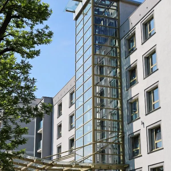 Hotel Moderno Poznań، فندق في بوزنان
