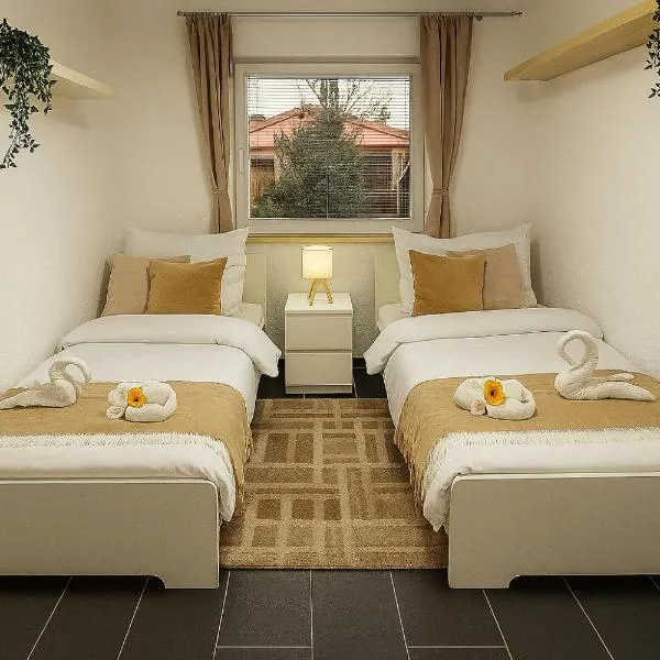 Exklusiv Hamburg Stadtrand-Villa mit Garten, Hotel in Norderstedt