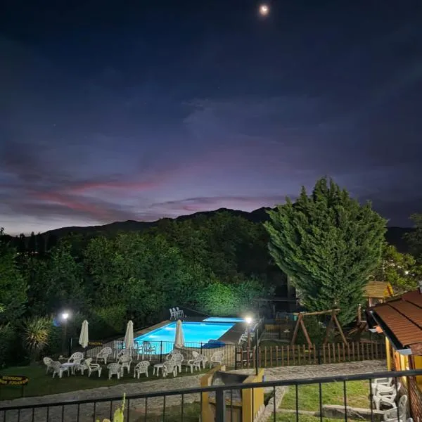 COMPLEJO DEL MIRADOR con piscina climatizada de octubre a abril, hotel u gradu Portero de los Funes