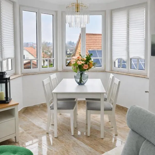 Esmeralda Penthouse - 3Schlafzimmer - 30m2 Terrasse Panorama- Fernblick & Alpenblick, hotel u gradu 'Ebersbach-Musbach'