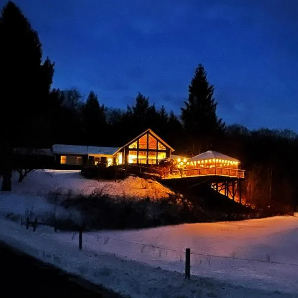 The Blue House On The Hill Catskills—Views, хотел в Claryville