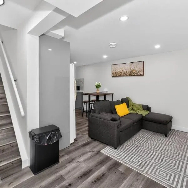New 2BR Home | Family Friendly | Near YYC Airport & Downtown - 4412 – DN, hotell i Calgary