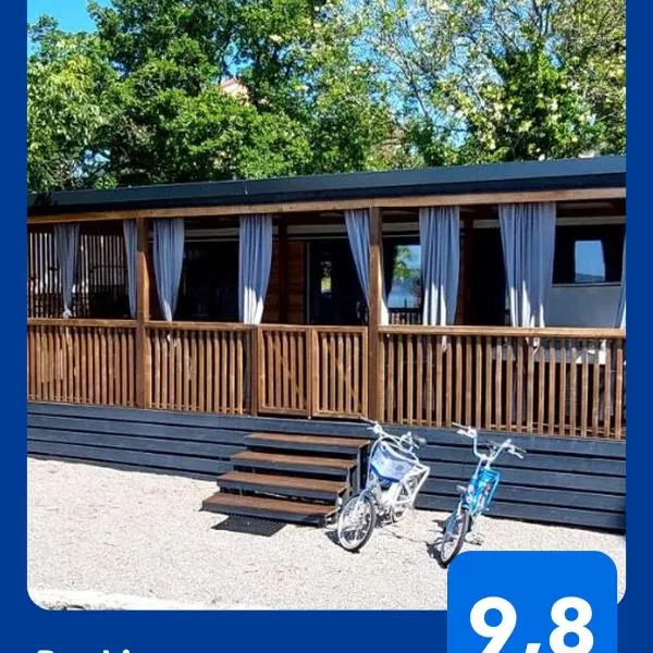 Mobile home 624 - Jacuzzi, Sea View & Pool Side, hotel i Selce