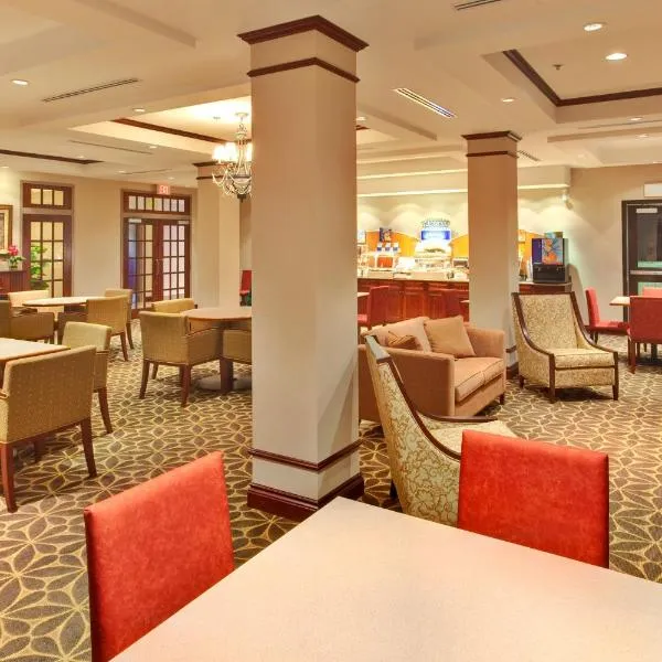 Holiday Inn Express Hotel & Suites Brockville by IHG, hotelli kohteessa Brockville