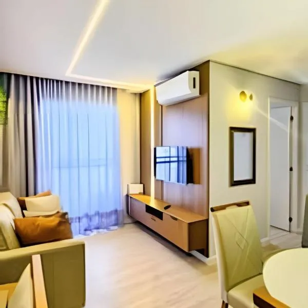 Apto 2/4 com Wi-Fi, TV, piscina e garagem | 1402, hotell i Campinas