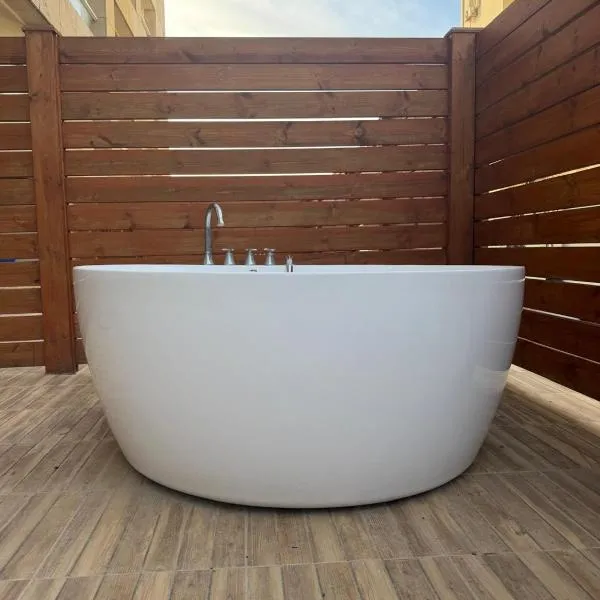 Viesnīca סוויטות גן עם סאונה פרטית ואמבט ספא - יש ממד בקומה צמוד pilsētā Batjama