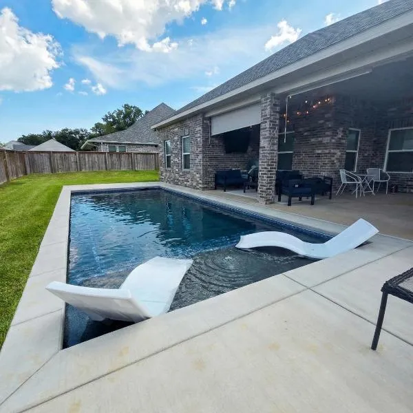 Bonito Breeze Private 3BR Coastal Oasis Pool, Hotel in Ocean Springs