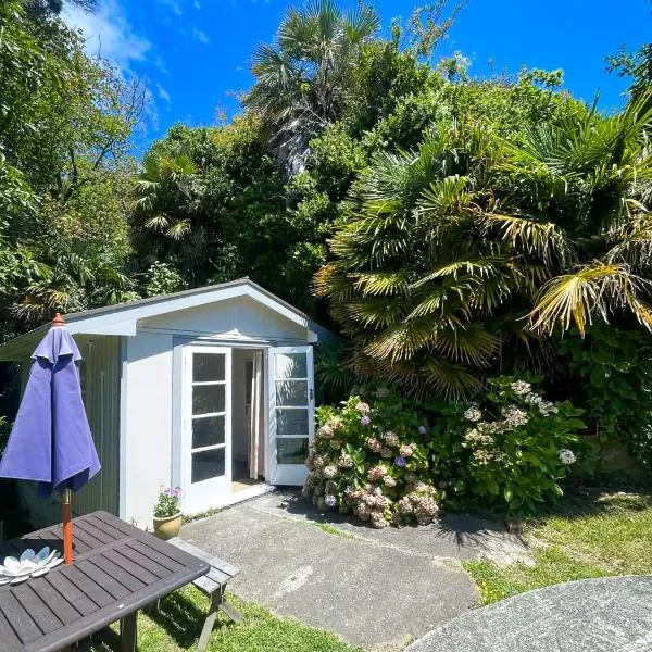 Ruby Bay Beach Sleepout - 30 mins from Abel Tasman, hotelli kohteessa Mapua