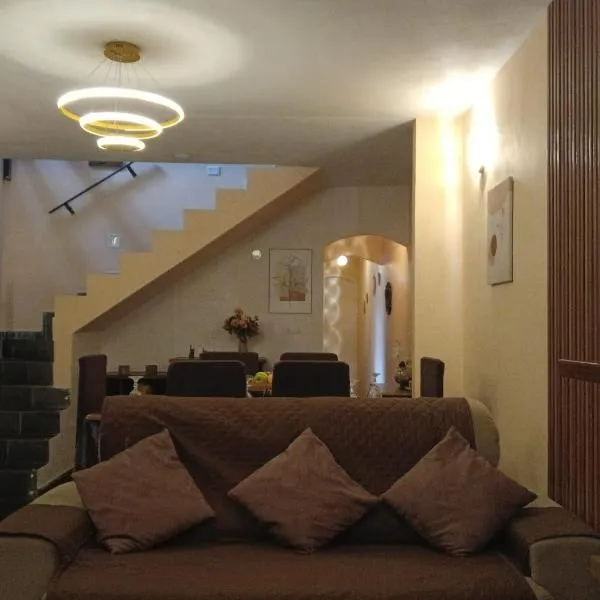 Solar Dutra - Sobrado à Poucos Metros da Rodovia Presidente Dutra, Hotel in São José dos Campos