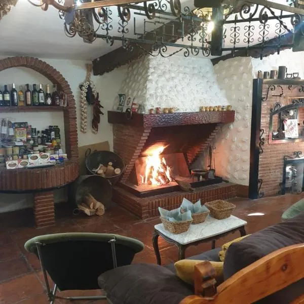 Arenzana de Abajo में, होटल CASA TURÍSTICA Villa Carmen, CON AMPLIO JARDIN QUE INCLUYE BARBACOA, 2 PORCHES, PARKING PRIVADO Y PISCINA