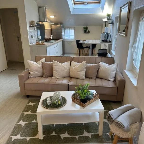 F2 Place République Center - Bright and equipped, hotel di Chalons en Champagne