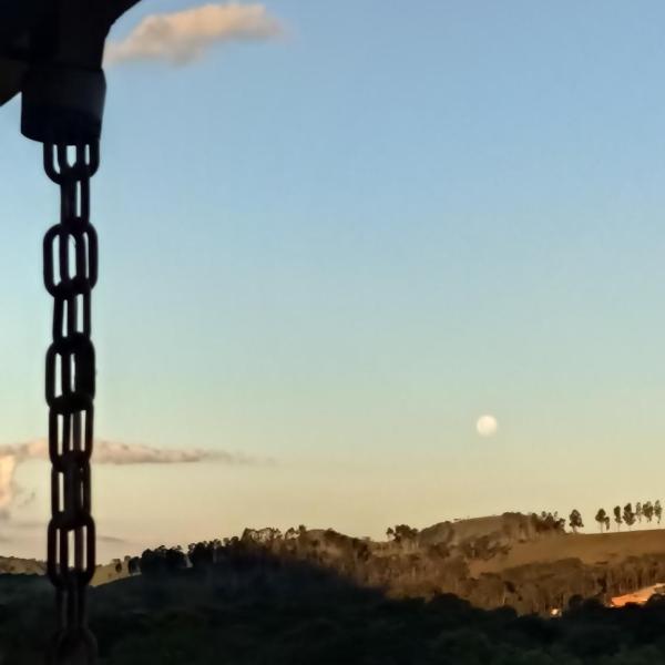 Suíte e terraço nas montanhas
