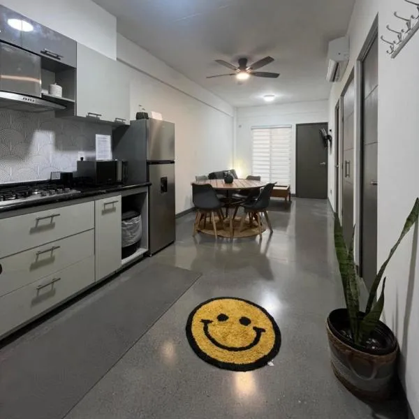 New furnished apartment near BBVA Stadium, хотел в Монтерей