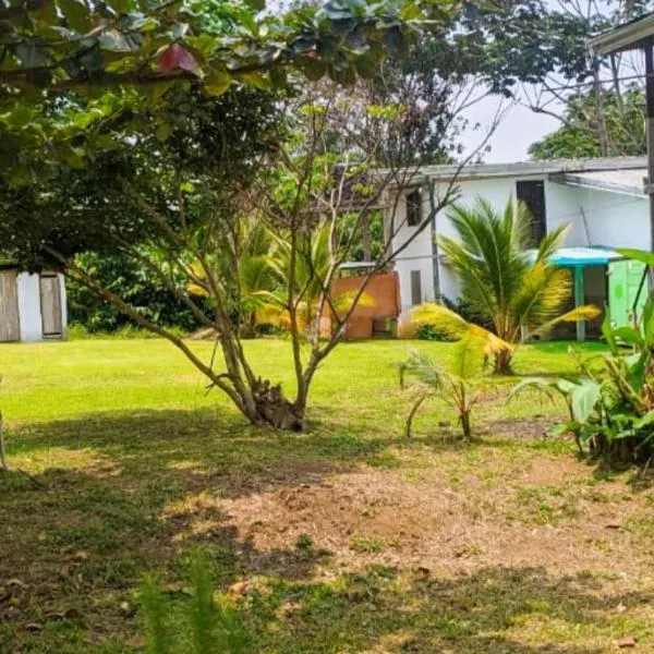 Villa 1200m2 de jardin "100m plage", hotel v mestu Kribi