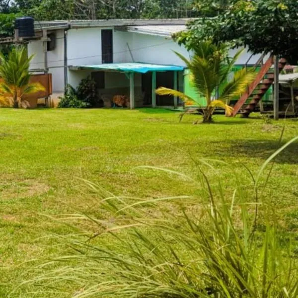 Villa 1200m2 de jardin "100m plage"、クリビのホテル