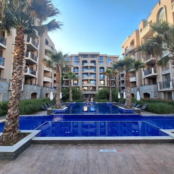 3 Room Apartment with Poolview in Cascadas Resort, hotel in Sunny Beach