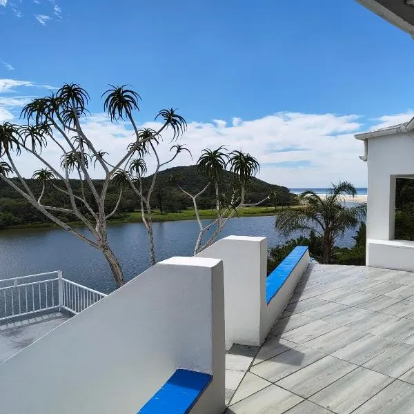 Blues at Bonza Bay Beach, hotel din Beacon Bay