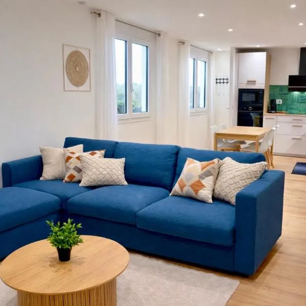 Le Salon des Voyageurs - Dole Historique - Parking Gratuit à proximité, hotel v destinácii Dole