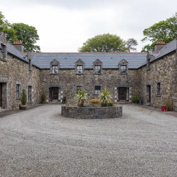 3 Clos Na Feirme Three Bedroom House with Hot Tub, отель в Голуэе