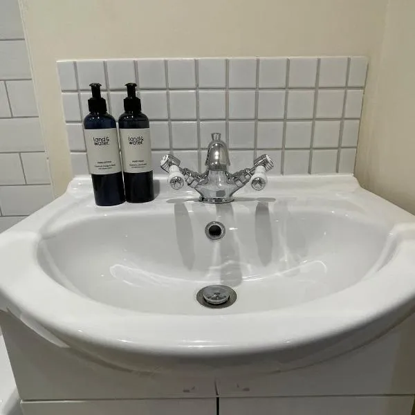 The Dog and Gun, hotell i Netheravon