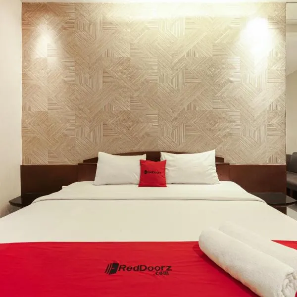 RedDoorz Plus @ Cipaganti Street 3, hotel u gradu Bandung