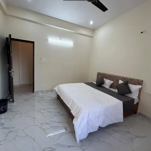 Hotel Pampa Sarovar, hôtel à Chhatarpur