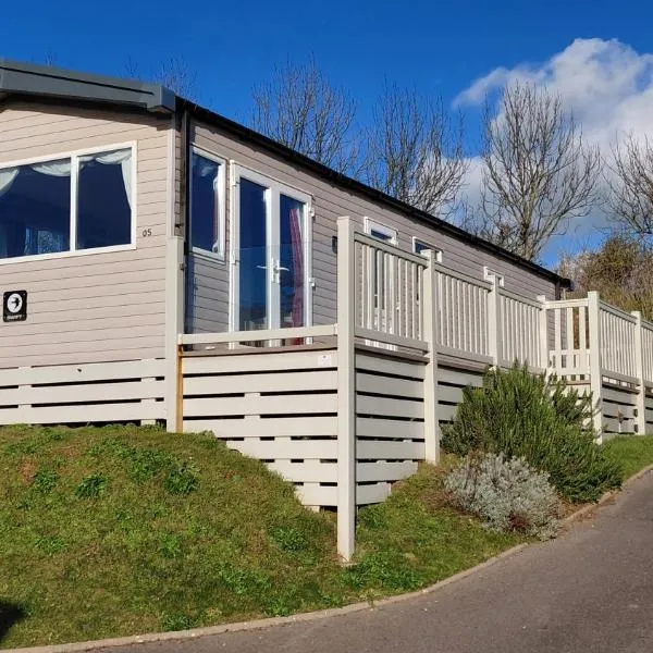 Driftwood at Freshwater Beach Holiday Park, hotel a Burton Bradstock