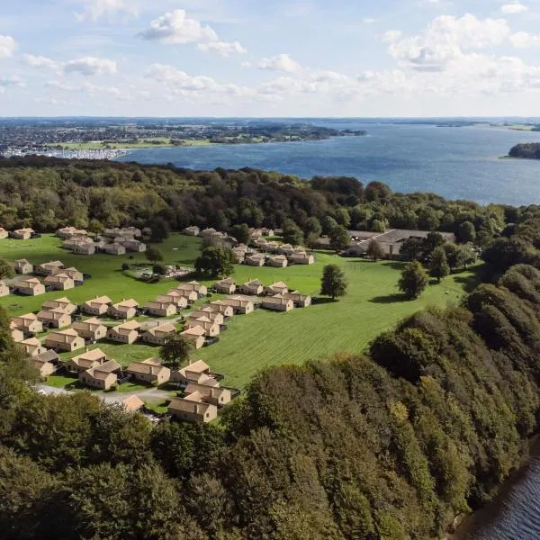 Middelfart Home- nearby free waterpark access, hotel din Middelfart