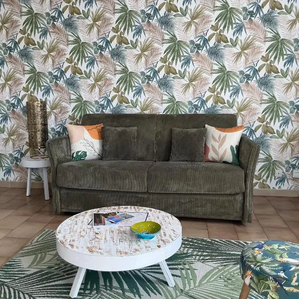 Spacieux T2, emplacement idéal et parking privé, отель в городе Юзес